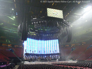 First backstage tour before the Bon Jovi show at the Bell Centre, Quebec, Canada (February 14, 2013)